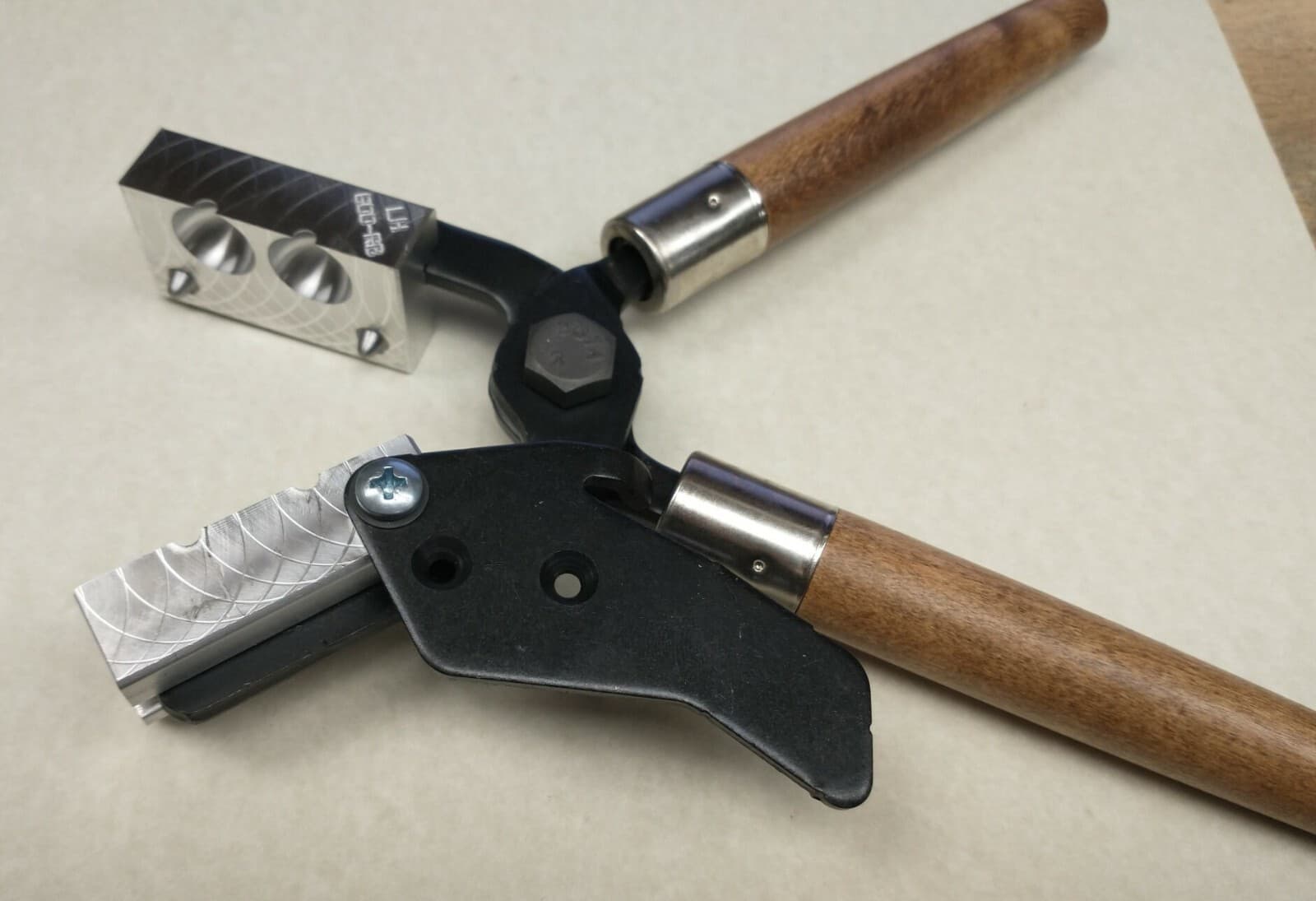 LEE 2 Cavity Round Ball Mold 90975 .600 Diameter Round Ball 325 Gr FAST SHIPPING 3