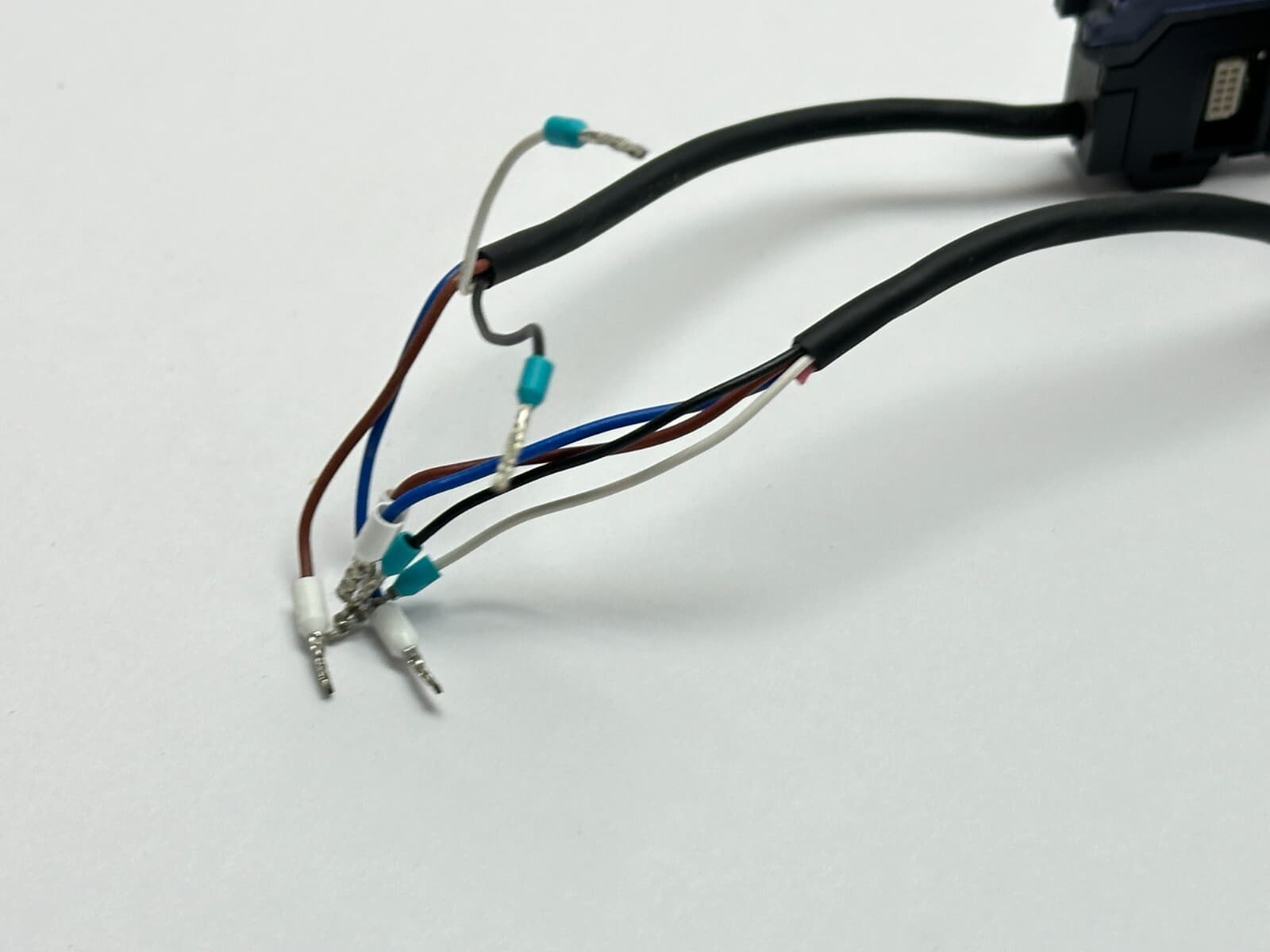 Keyence FS-V33P Fiber Sensor Amplifier Main Unit PNP LOT OF 2 4