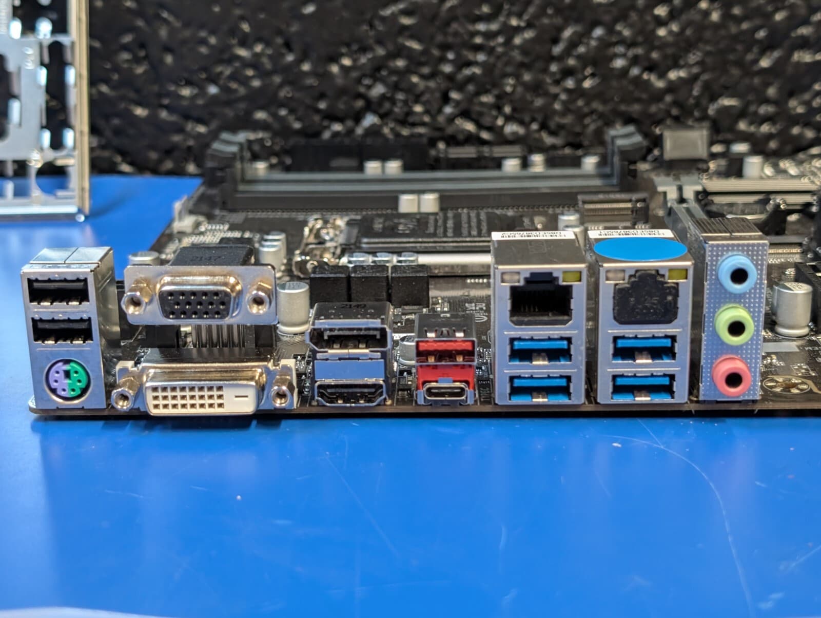 *8th + 9th Gen Only* Gigabyte Q370M D3H GSM PLUS LGA 1151 mATX Motherboard 4