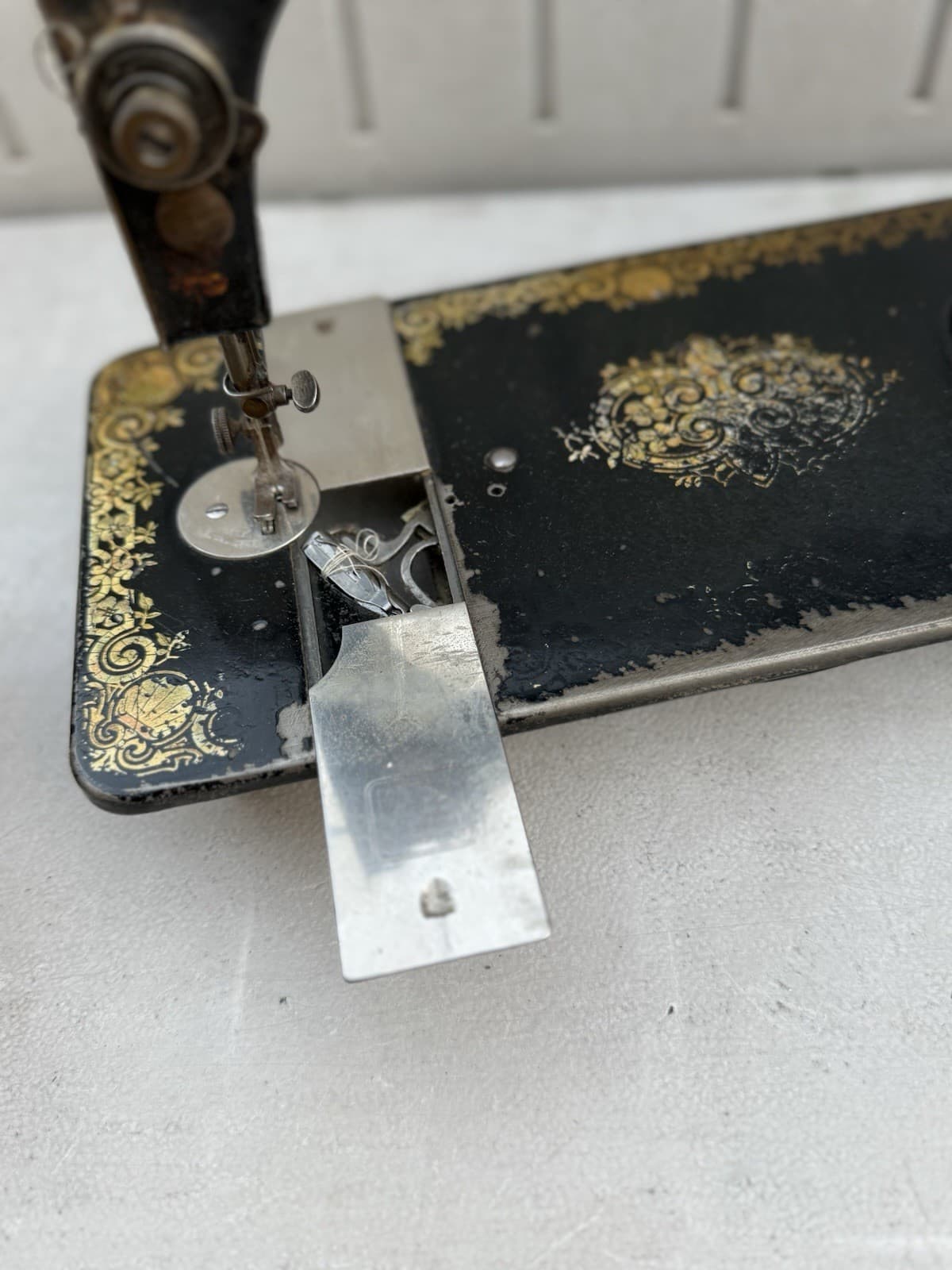 Antique 1901 Singer Model 27 Treadle Sewing Machine Head. Serial L677944 5