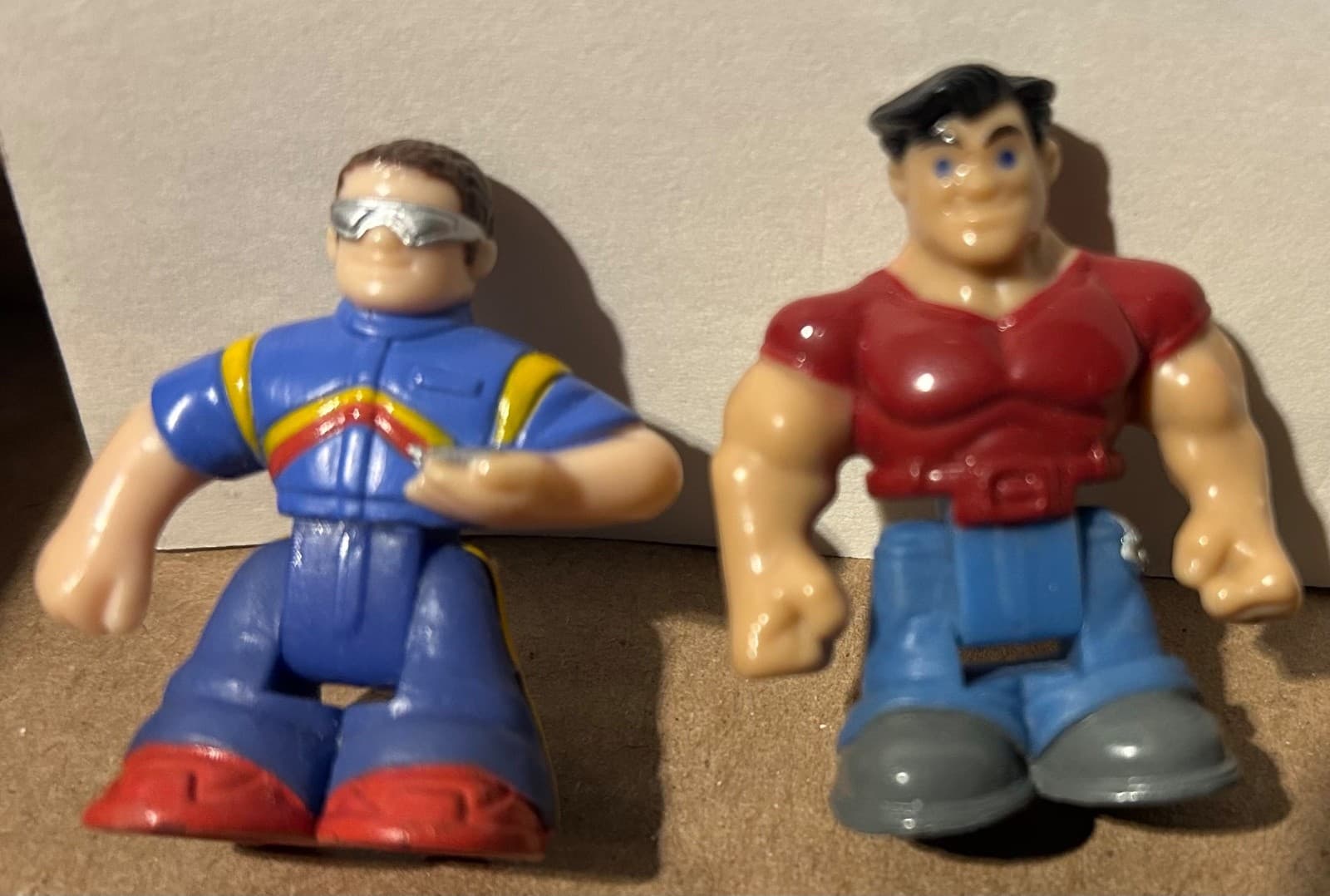 4 Fisher Price GEO TRAX  Figures People  Girl with Flower & Workers & Blue Crate 3