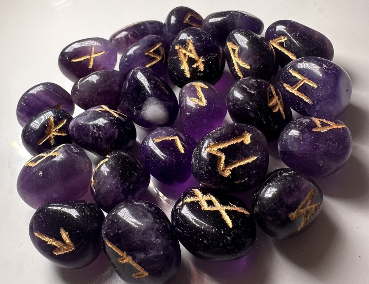 Set de Runas de Cristal de Amatista – Sabiduría, Energía y Sanación Espiritual 3