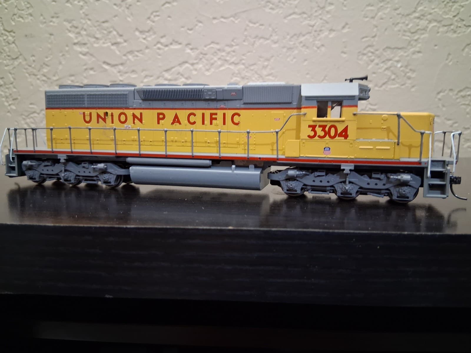 Athearn HO Union Pacific RR SD40-2 Powered Locomotive Rd. #3304