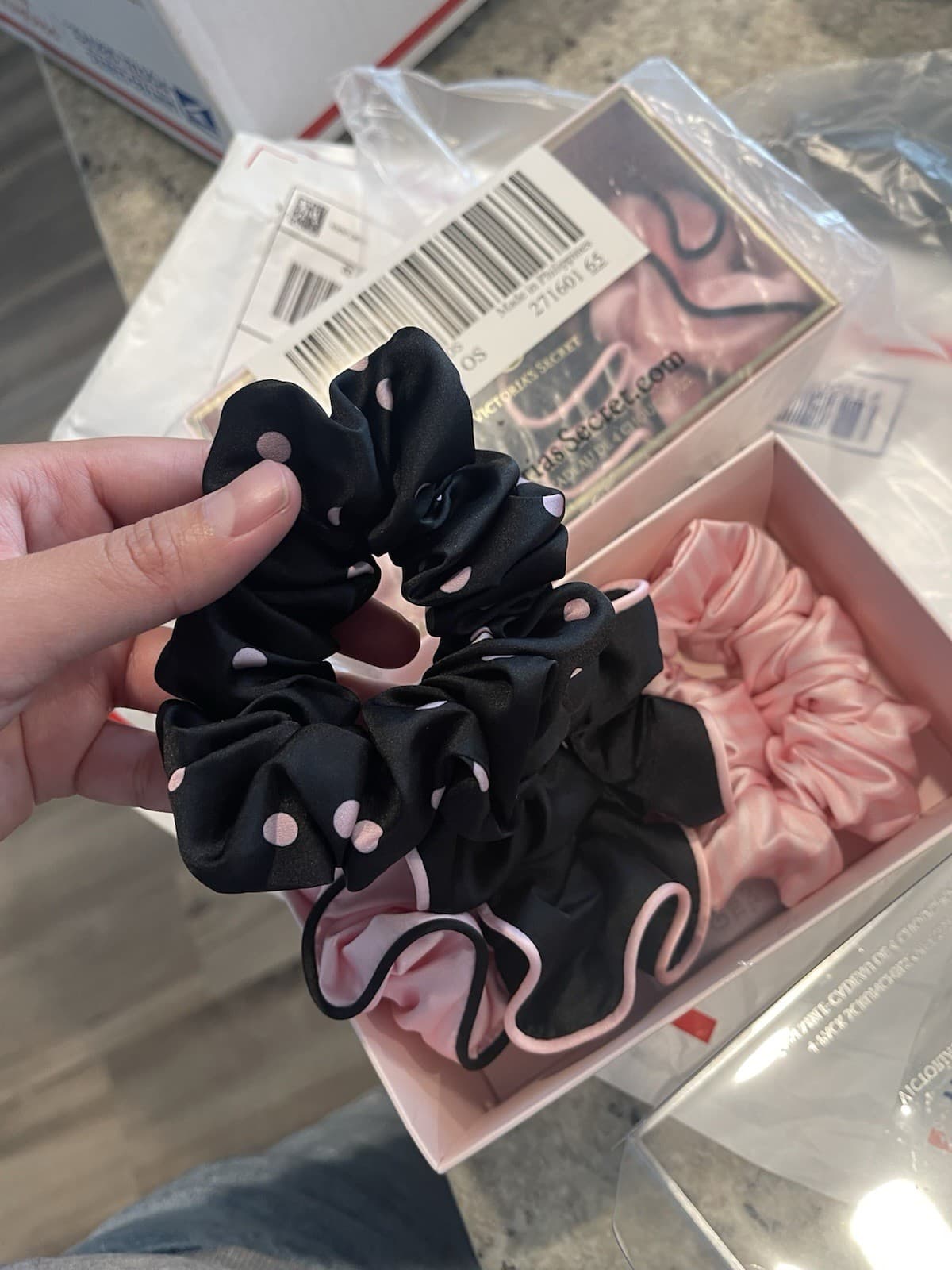 Victoria's Secret Hair Scrunchies Beauty Bundle 4pc Box Set New 3