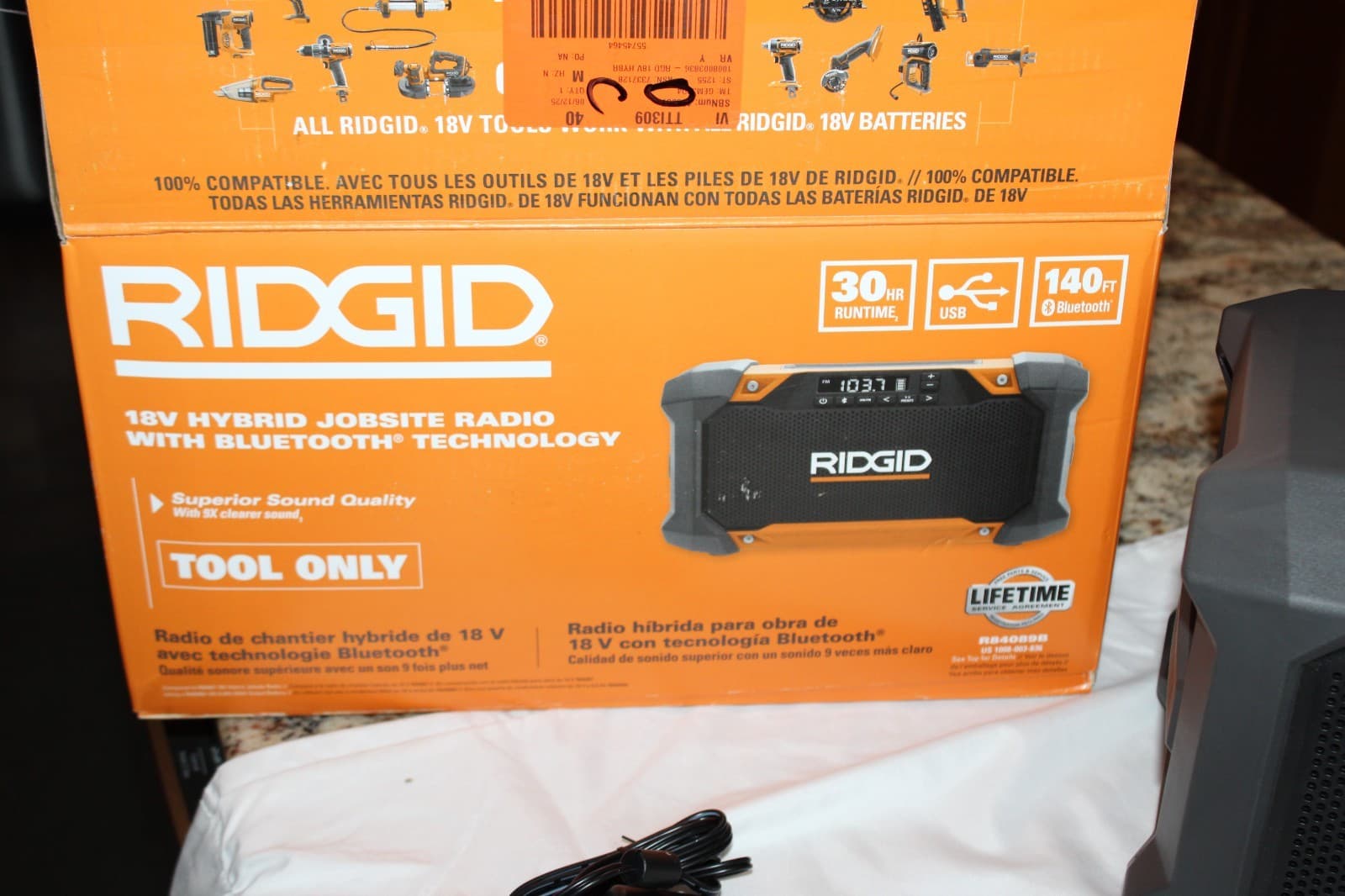 NEW RIDGID R84089B 18V Hybrid Jobsite Radio with Bluetooth Technology - Black 2