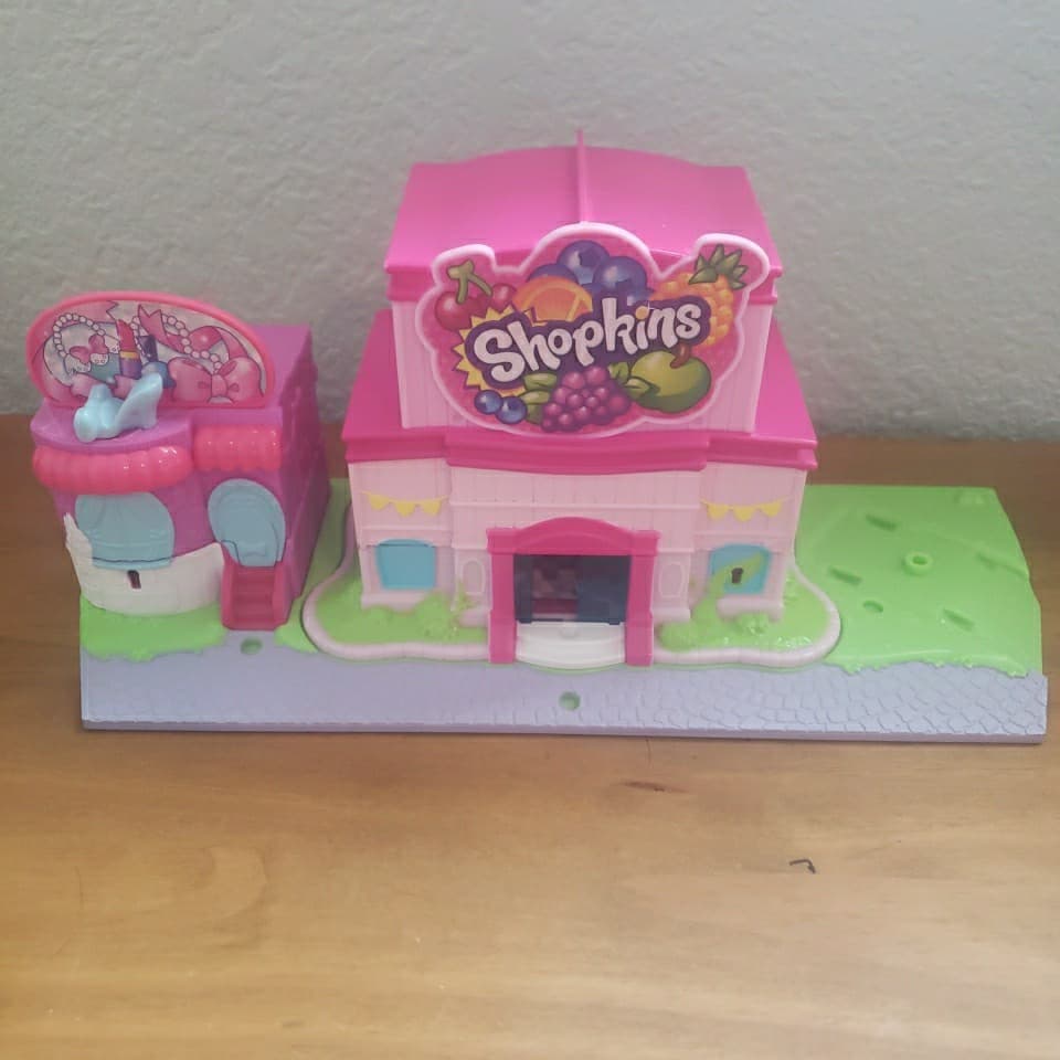 Shopkins Lil' Secrets Secret Small Mall Multi Level Playset w/ Grocery Store