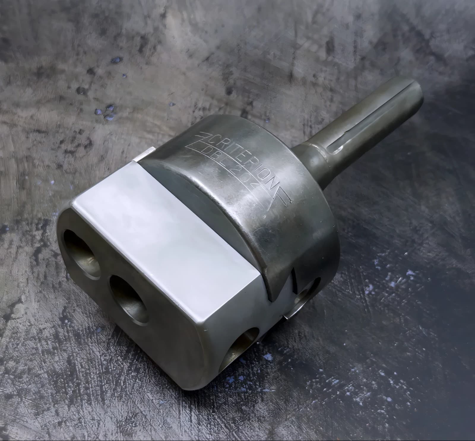 CRITERION 1" BORING HEAD - DBL-204 - R8 SHANK