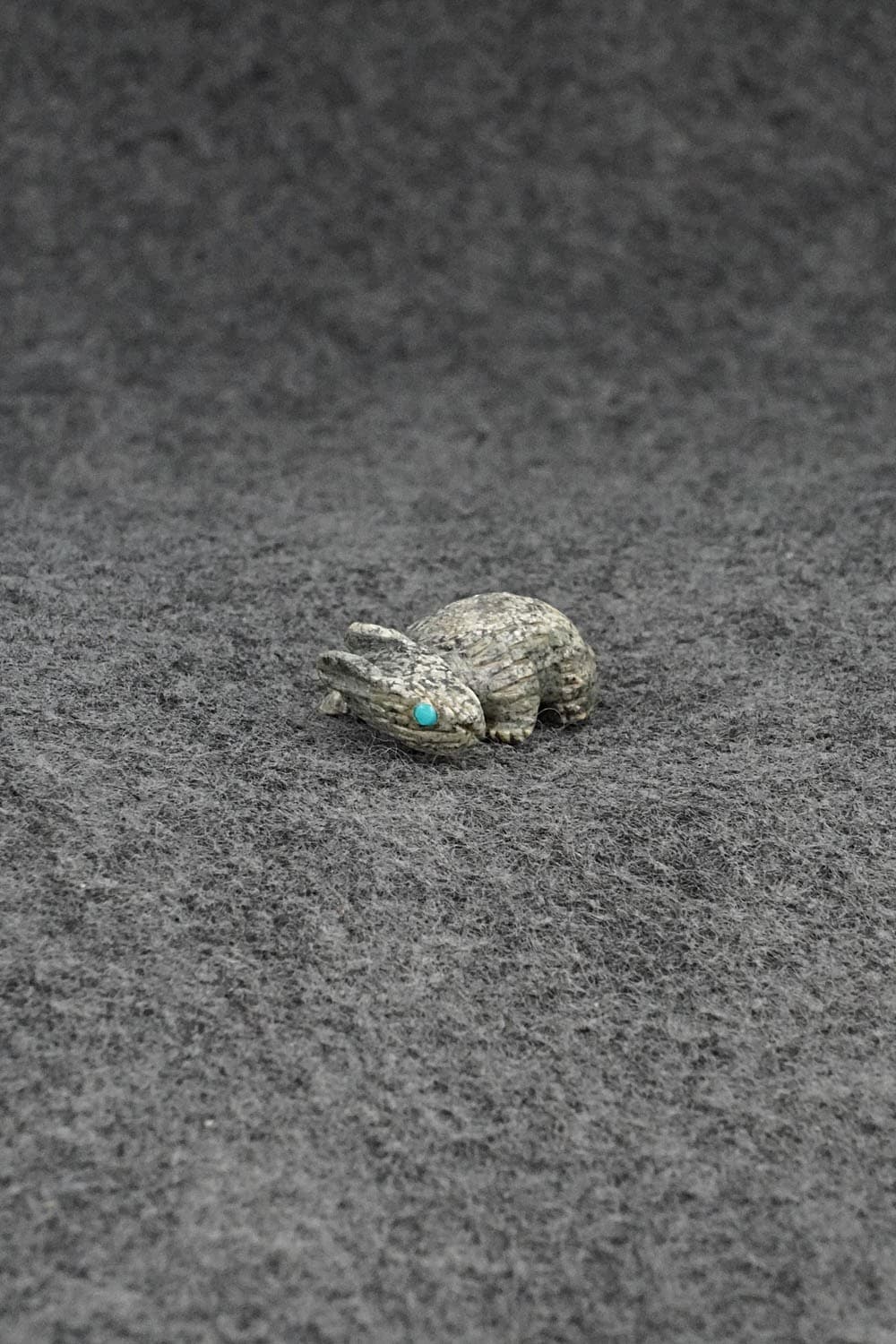 Rabbit Zuni Fetish Carving - Lance Cheama 2