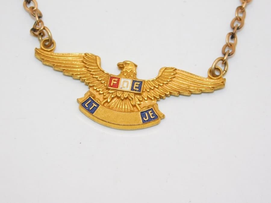 C157-VINTAGE TIE BAR/CLIP~F.O.E.~FATERNAL ORDER OF EAGLES~GOLD TONE~2.5" LONG 3