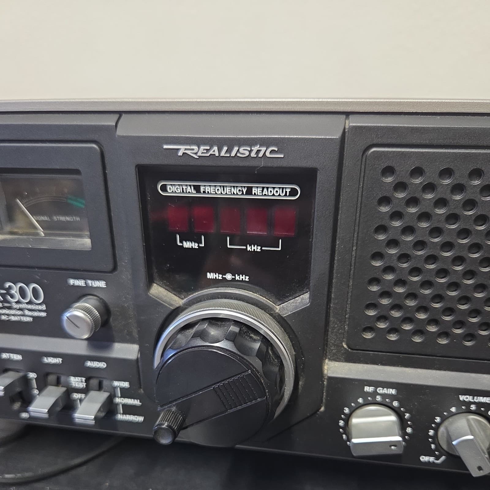 Realistic DX-300 Quartz Synthesized Communication Base Station Receiver 5