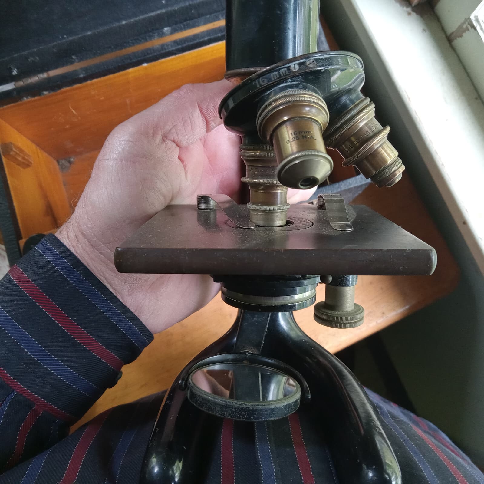 ANTIQUE 1912 IRON & BRASS BAUSCH & LOMB MICROSCOPE IN ORIGINAL WOOD CASE NICE! 6