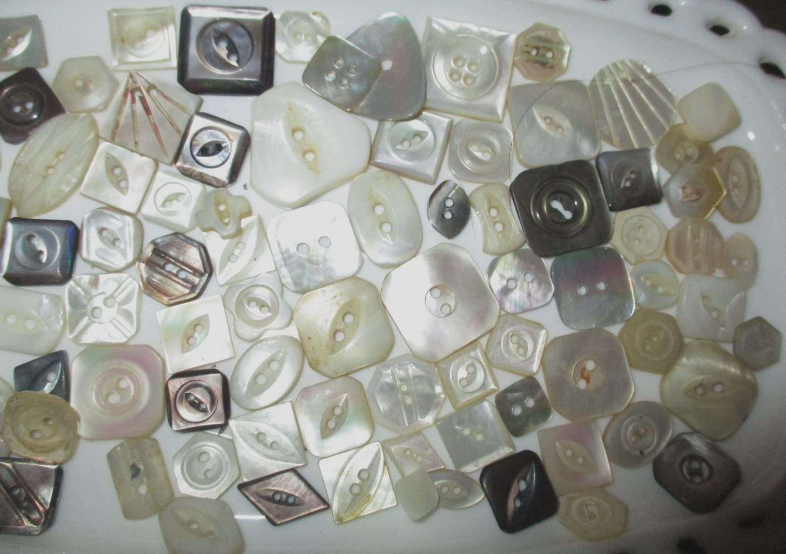 LOT 80+ ANTIQUE MOTHER OF PEARL MOP BUTTONS - ALL DIFFERENT SHAPES MANY CARVED 5