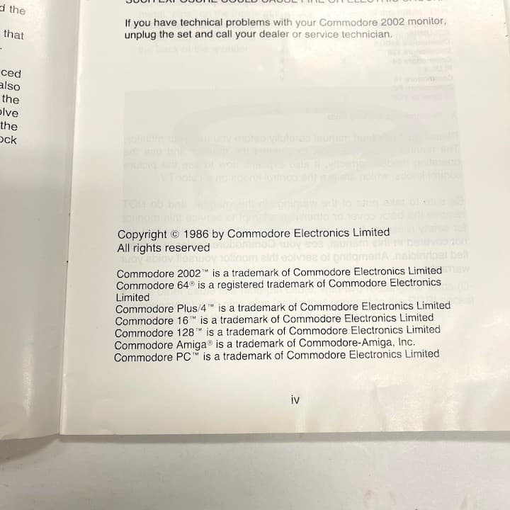 2002 Commodore Color Monitor User's Guide for C64 Computers French & English 3