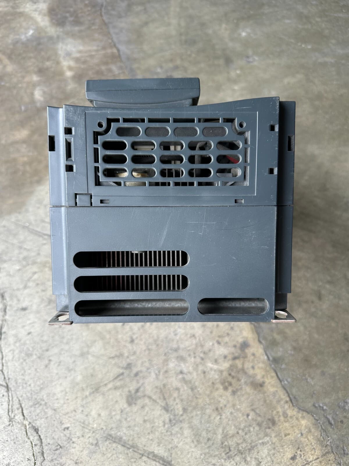 Schnieder Altivar 61 ATV61HU75N4 Square D 17.6A 460V 10HP Altivar 61  USED 6