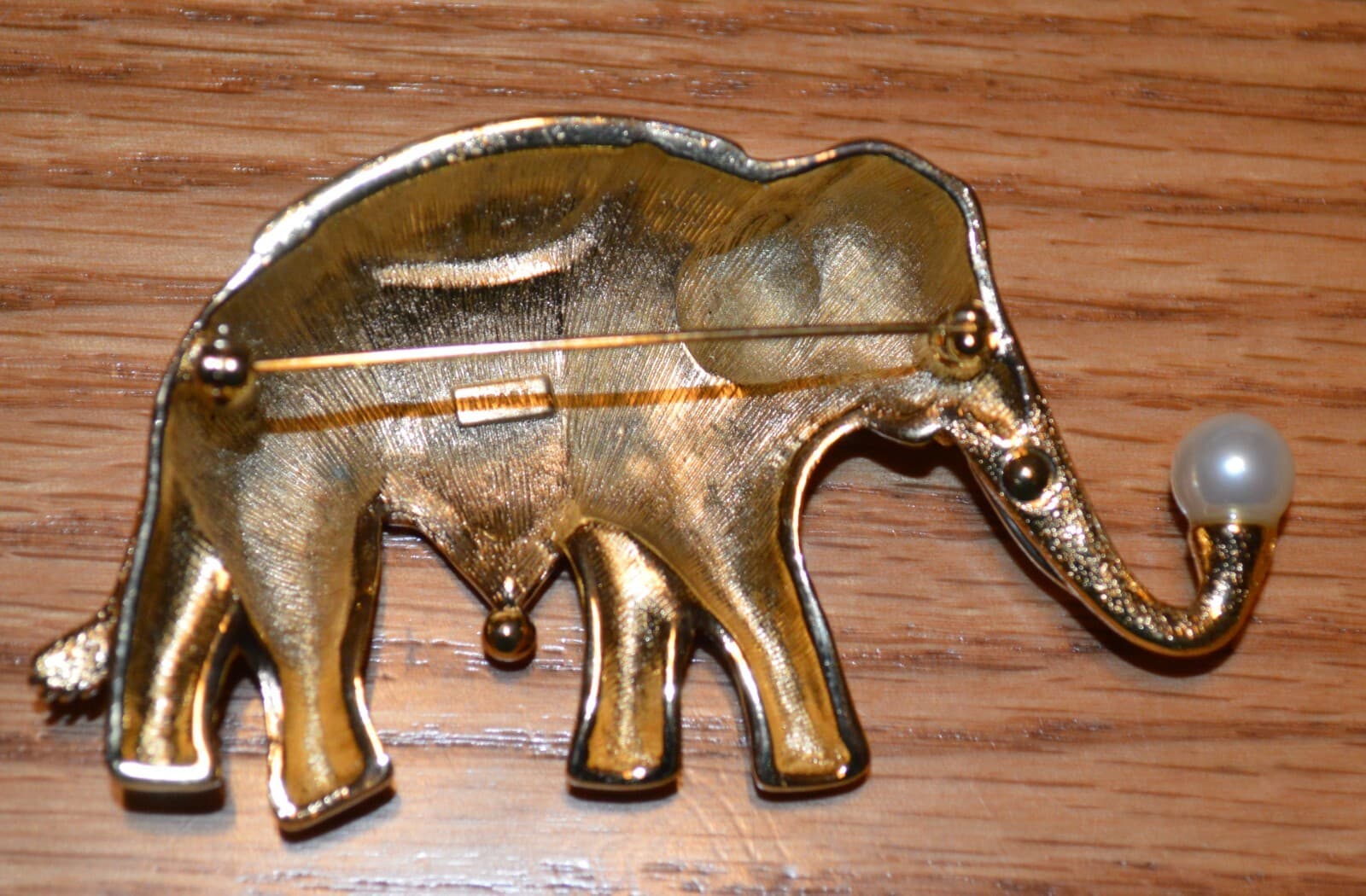 VINTAGE TRIFARI GOLD-PLATED ENAMEL and FAUX PEARL ELEPHANT BROOCH 4