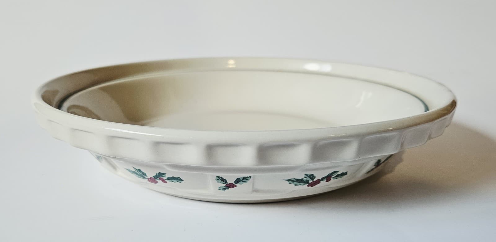 Longaberger Pottery Woven Traditions Christmas Holly Berry 10" Pie Plate White