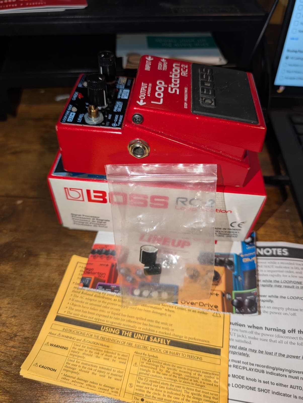 BOSS RC 2 Loop Station Guitar Effects Pedal with Box 4