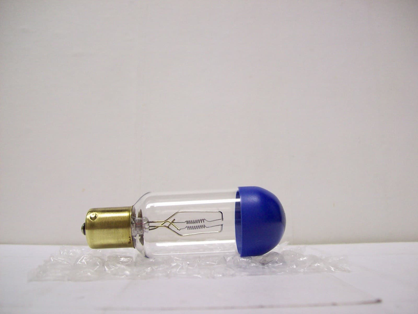 CEM Projector Projection Lamp Bulb 120V 120W  SYLVANIA  AVG. 200-HR LAMP LIFE 4