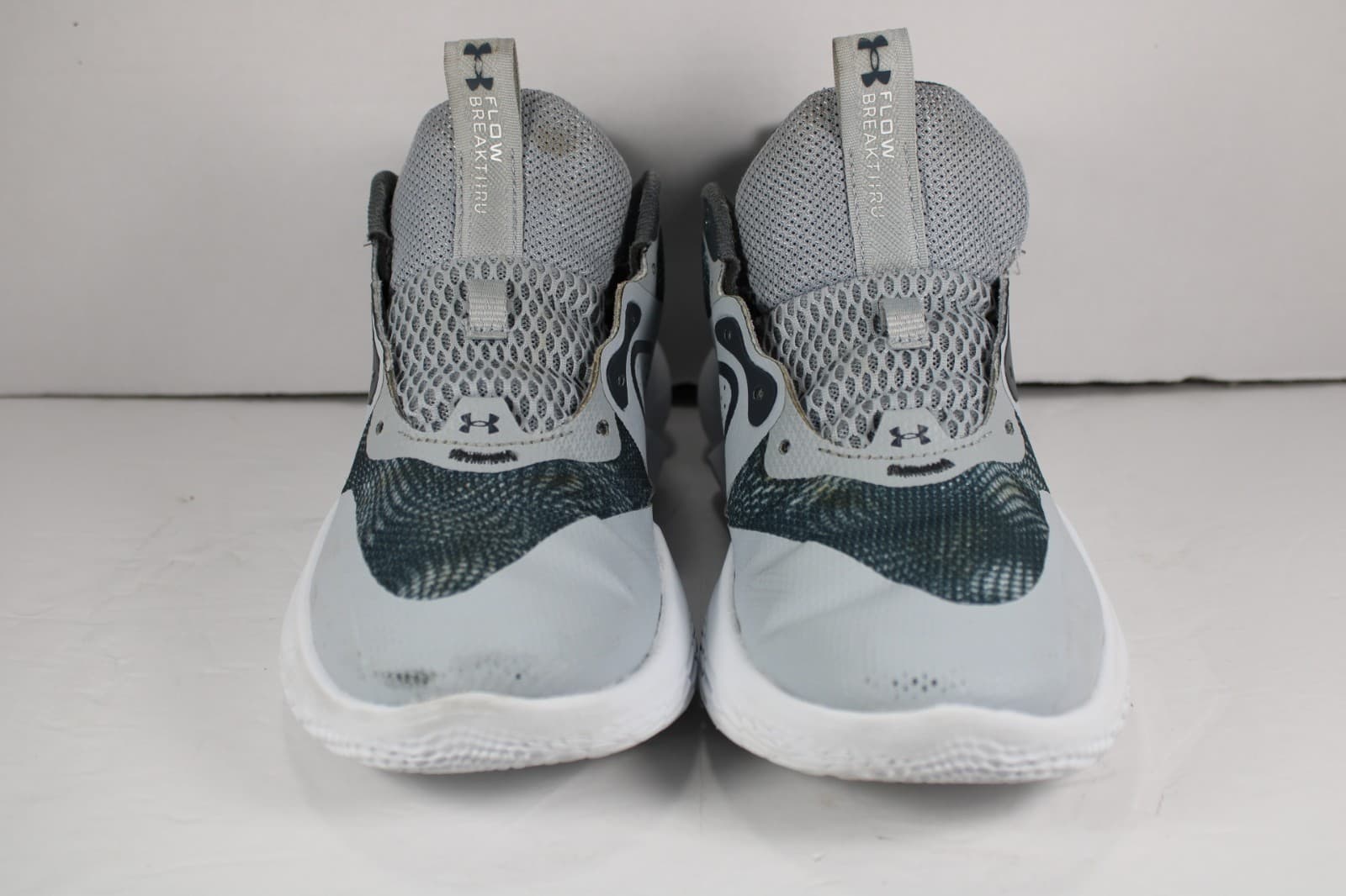 Under Armour Basketball Shoe Women's Gray/White Used Only On Basketball Court 9 2