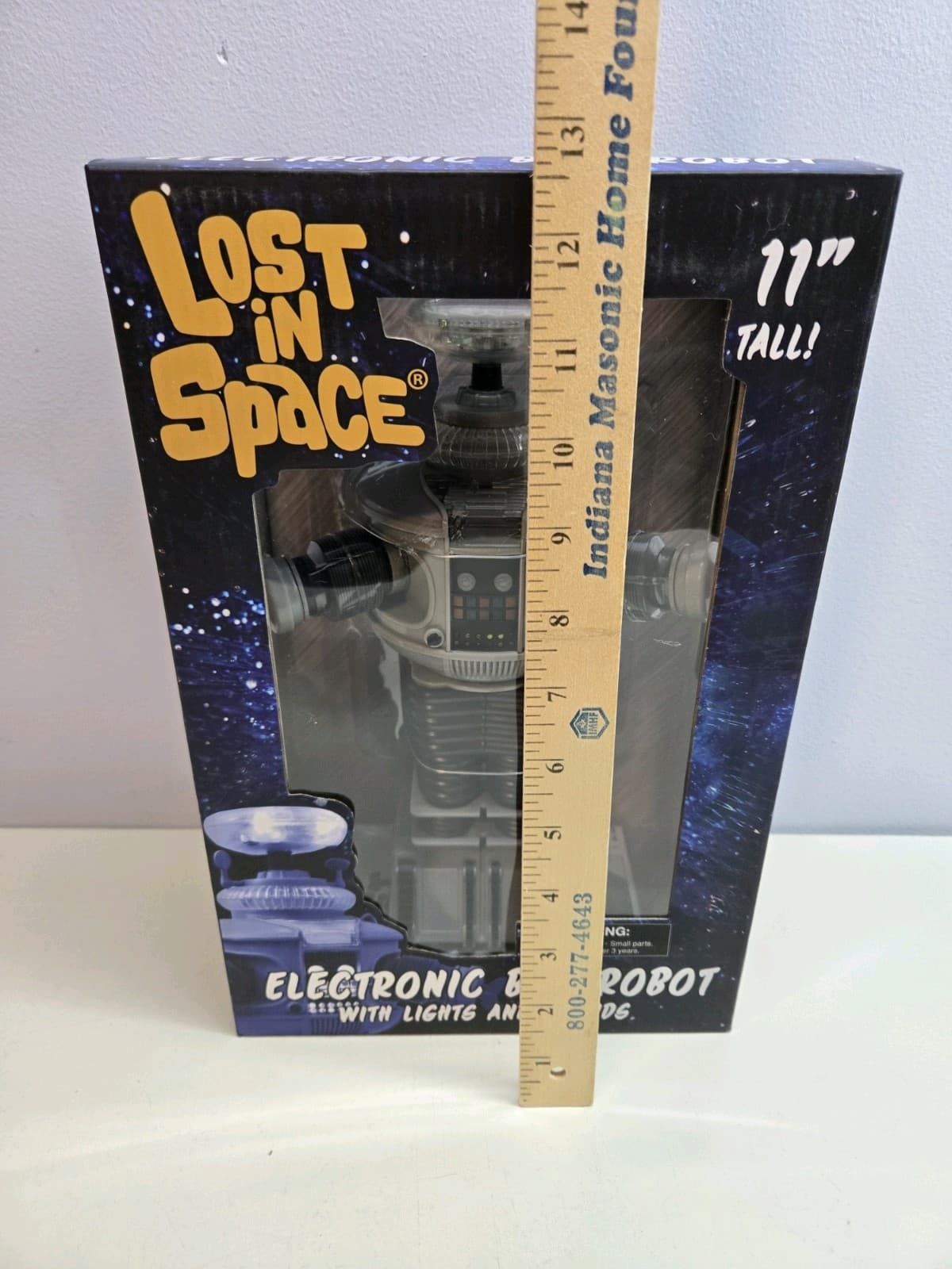 Diamond Select Toys Lost In Space Electronic Lights & Sounds B9 Robot Figure 2