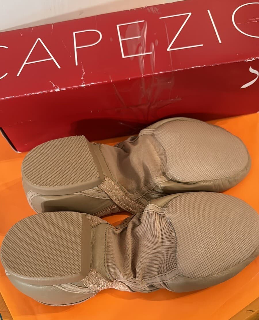 Capezio Freeform Nude Jazz Shoes Small Red Spot On Top Size 12.5 WIDE Orig $49 2