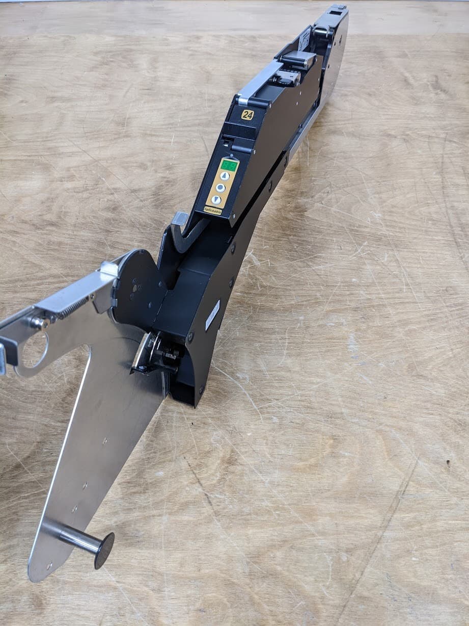 UIC Universal Instruments 24mm Hp Gold Spliceable Tape Feeder 50935005 2