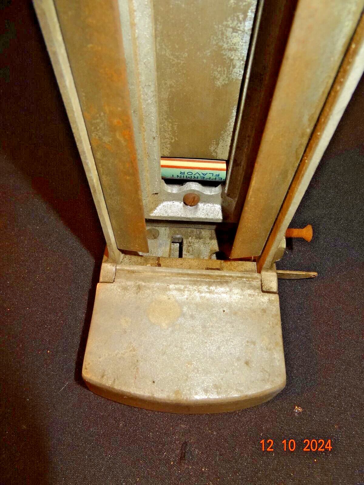 Vintage Pace Slot Machine Side Mint Vendor 5