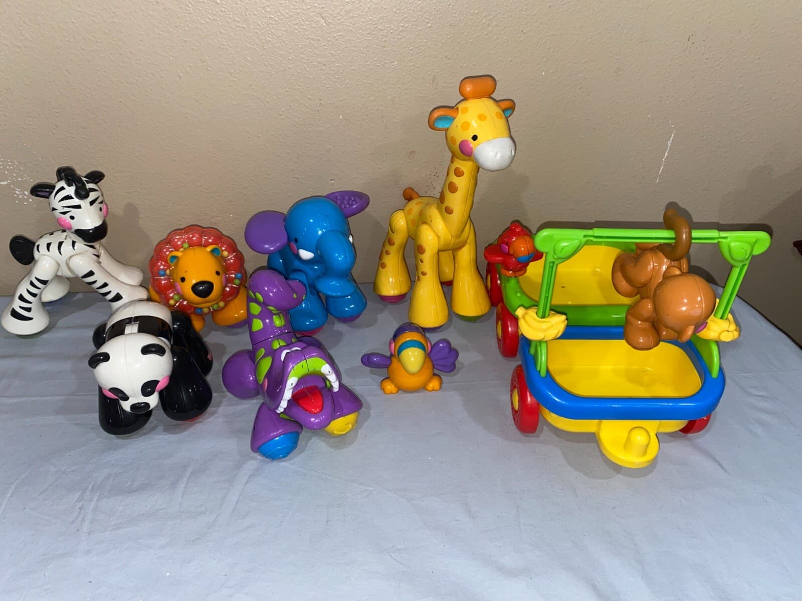 Amazing Animals Fisher-Price 8 Animals 1 Train Section Lion Panda (ToteBBB) 2