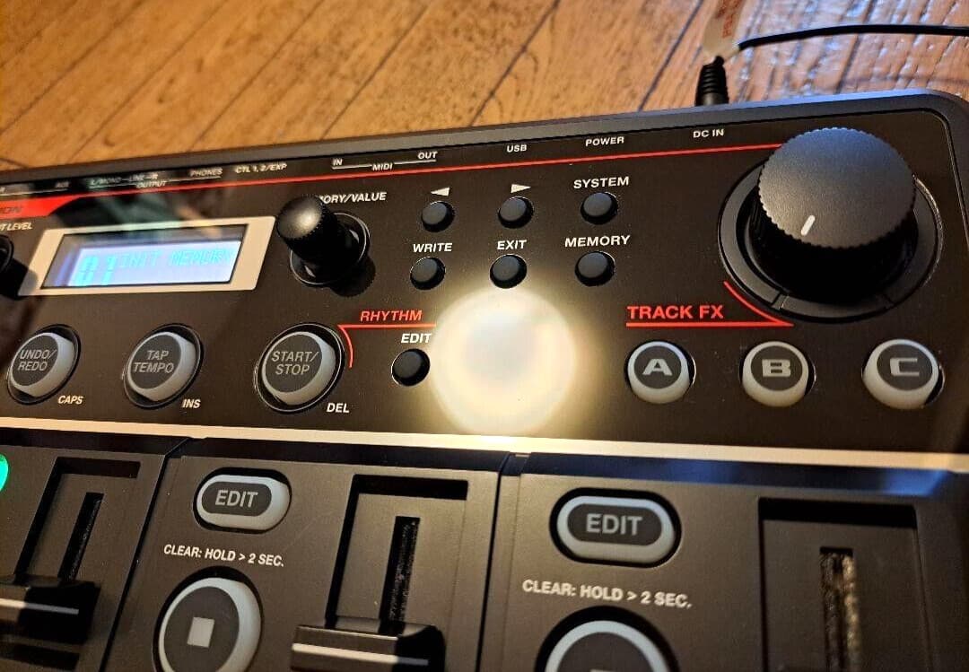 Boss RC-505 Loop Station Phrase Recorder Keyboard Effect Workstation Table top 4