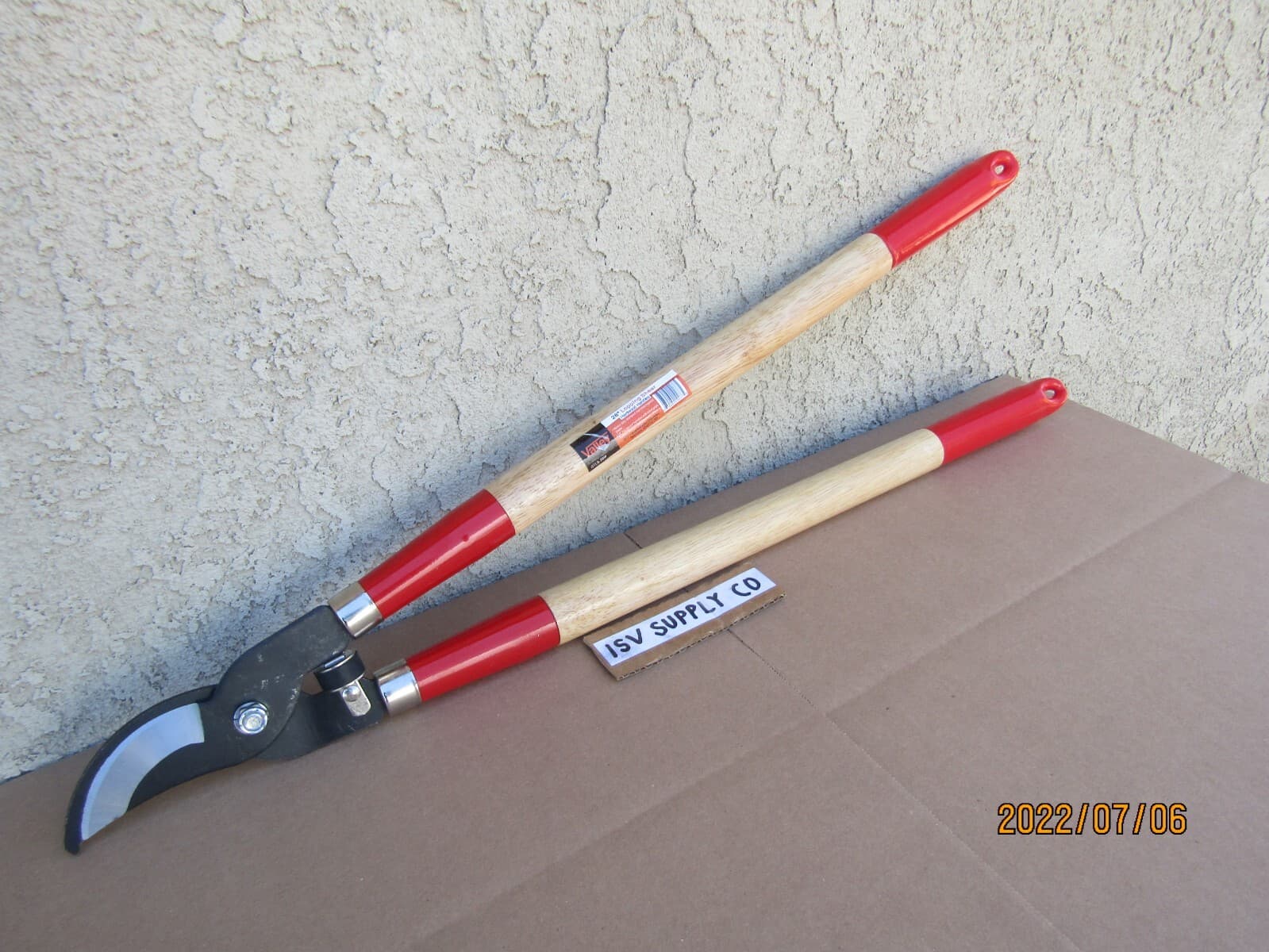 28'' LOPPING SHEAR HARDWOOD HANDLES.GREAT FOR  YOUR GARDEN MAINTENANCE  2