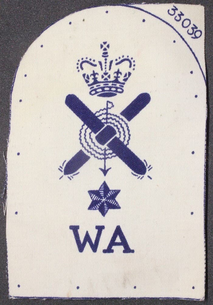 British Royal Navy Sleeve Badge - CPO Underwater Weapons Armourer