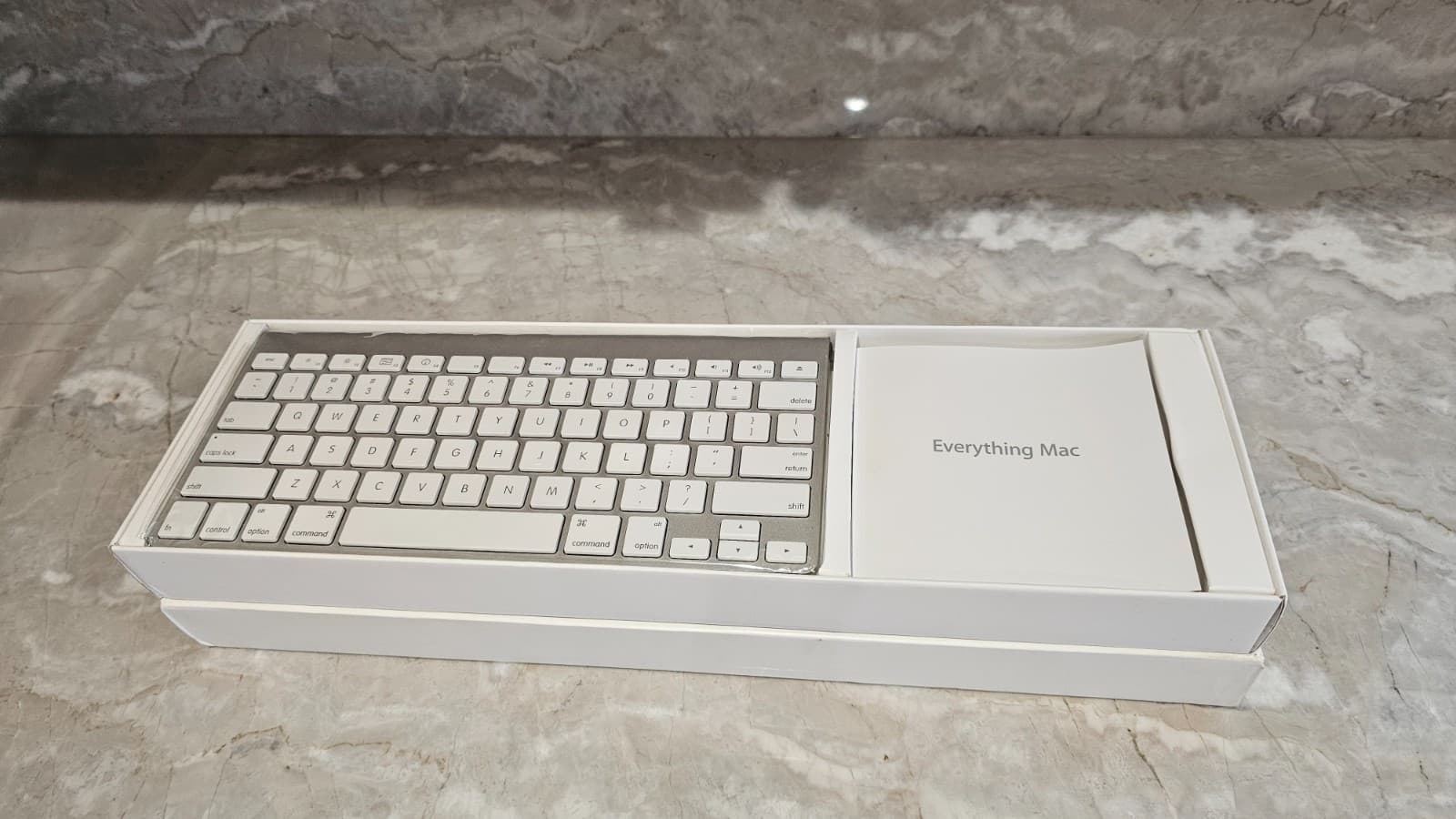 Apple A1314 & A1296 Wireless Keyboard and Mouse Combo - White 602-6953-A