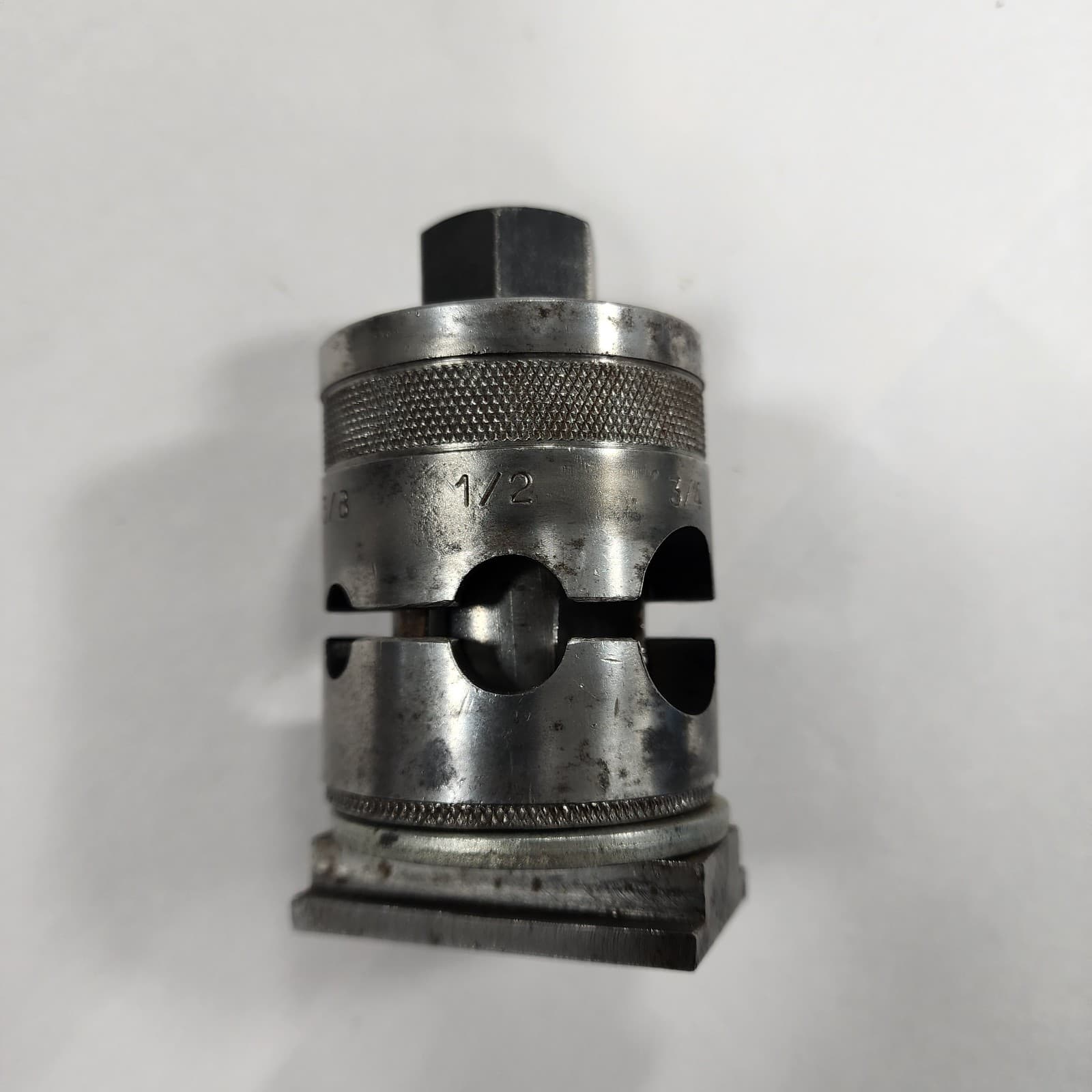 Armstrong Bros. Tool Adjustable Boring Bar Tool Post No. 00-R 3