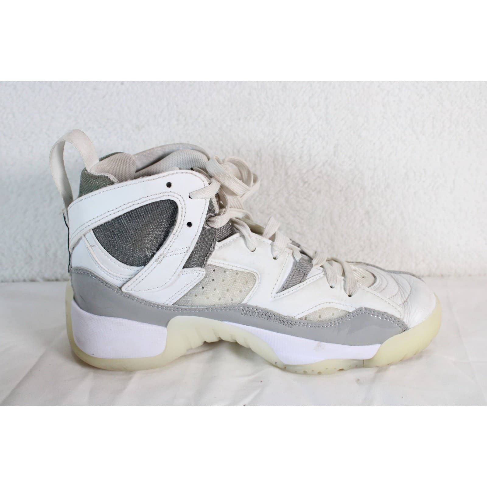 Nike Jordan Jumpman Two Trey Basketball Shoes High Top Sneakers White Gray Size 6