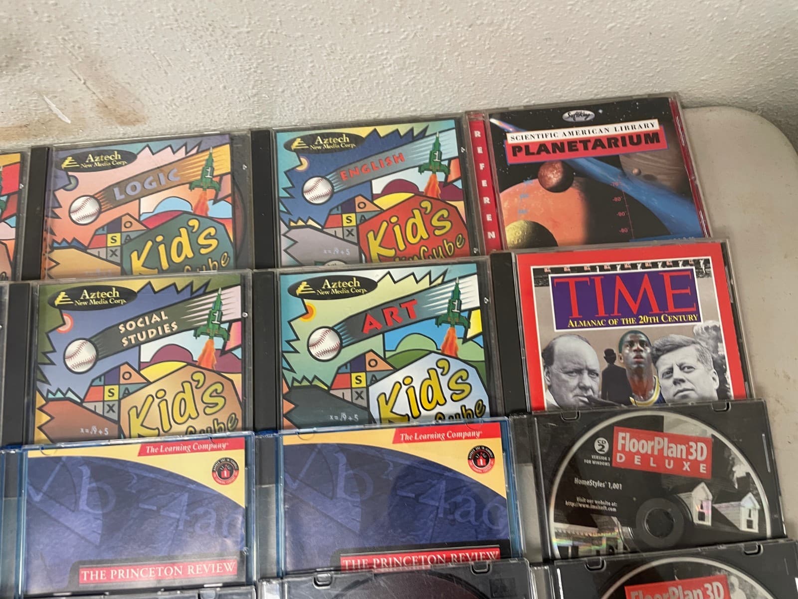 Vintage Lot of Mixed CDs-ROM Games andSoftkey 1995 Windows & Macintosh #1 4