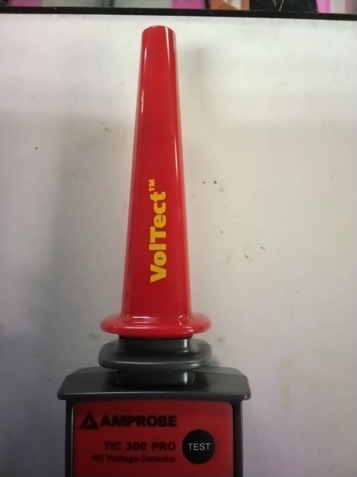 Amprobe TIC 300 Pro AC Voltage Detector 4