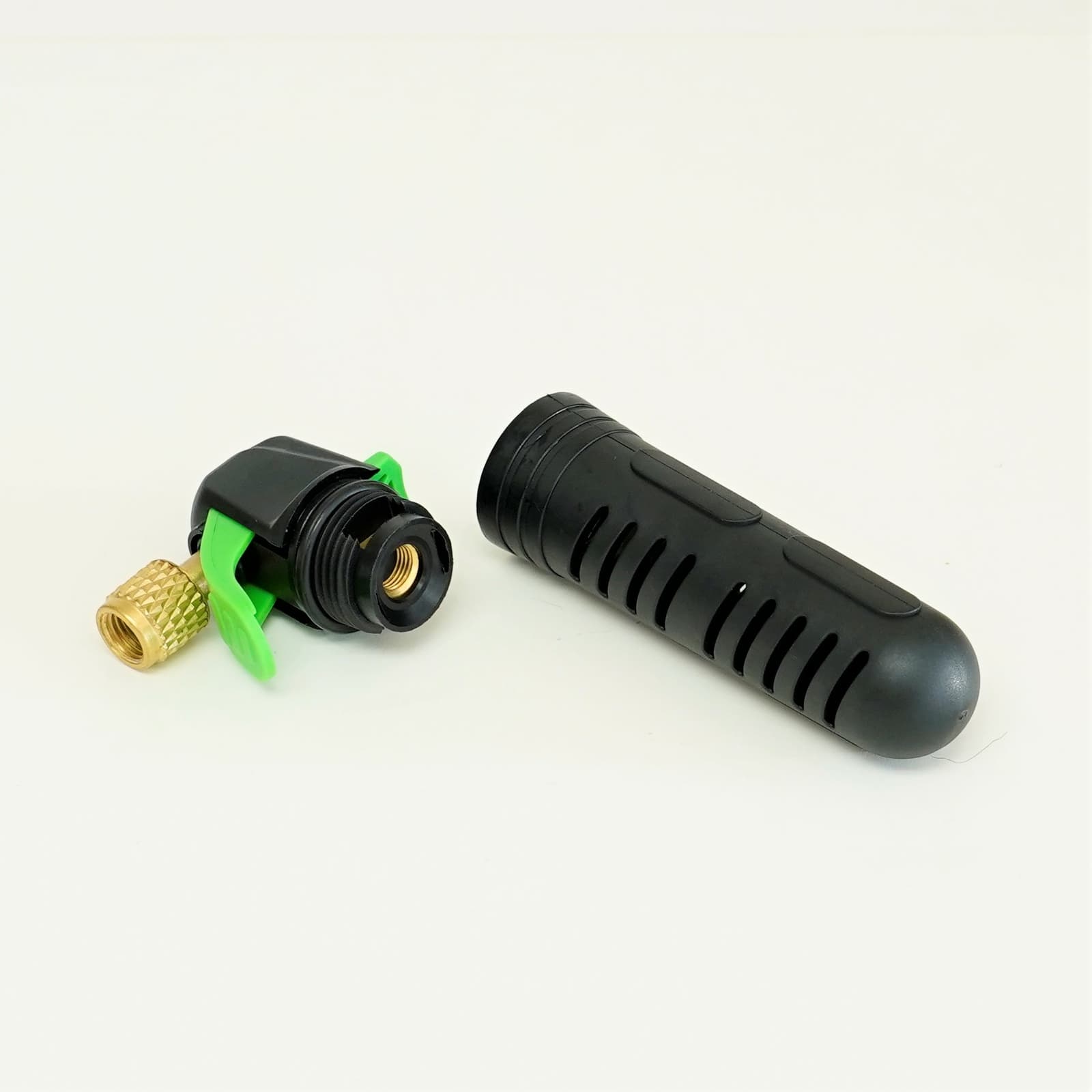 Vapco HVAC XPress Seal Direct Inject CO2 and Injector Devise 2