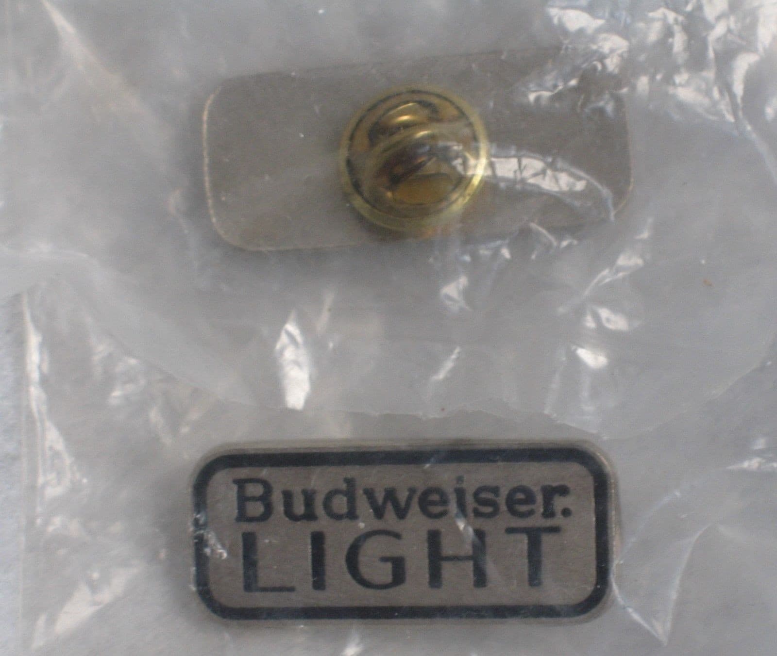 OLDER BUDWEISER LIGHT BEER 🍺 PIN BADGE METAL NEW SEALED IN ORIGINAL PACKAGE NOS 3