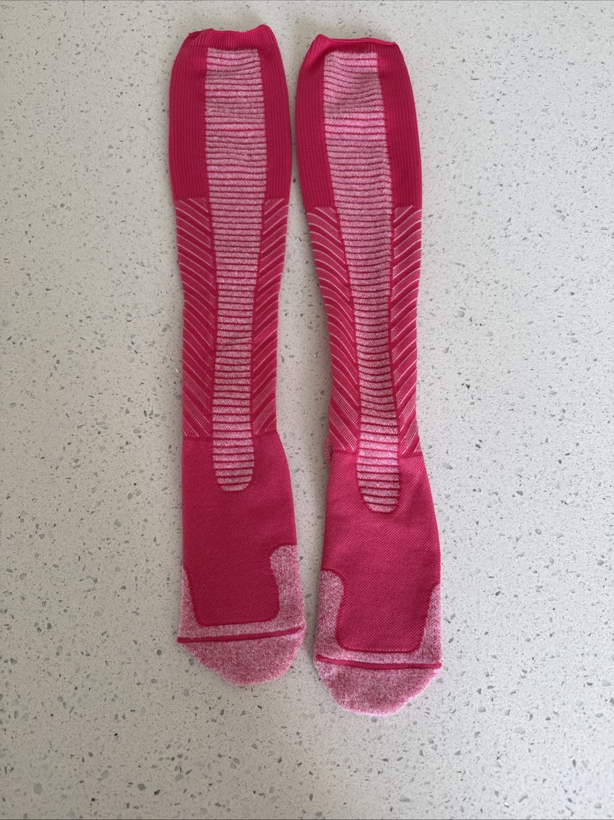 LULULEMON GYM TRAINING TOUGH SOCKS HIGH-DENSITY CUSHION KNEE HIGH Retail$38 Pink 3