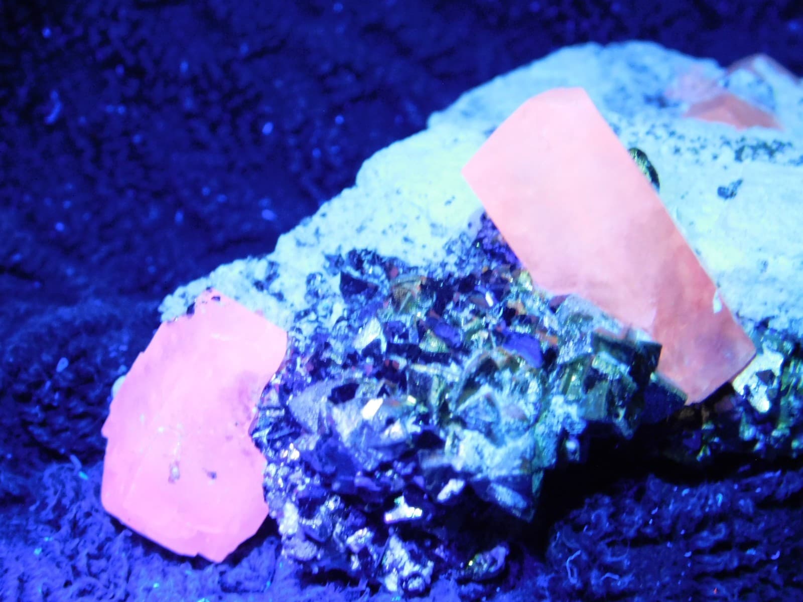 Pyrite and Sphalerite Crystal Cluster with FLUORESCENT Calcite Crystals 175gr