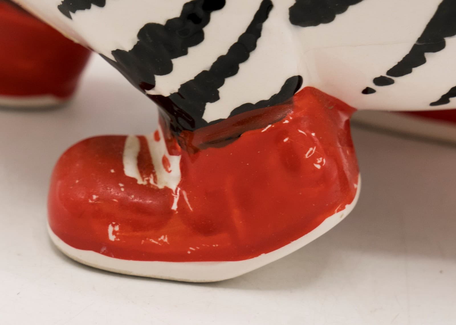 Vtg Kliban Cat Ceramic Coin Piggy Bank by Sigma 70s Stopper Red Sneakers Shoes 6