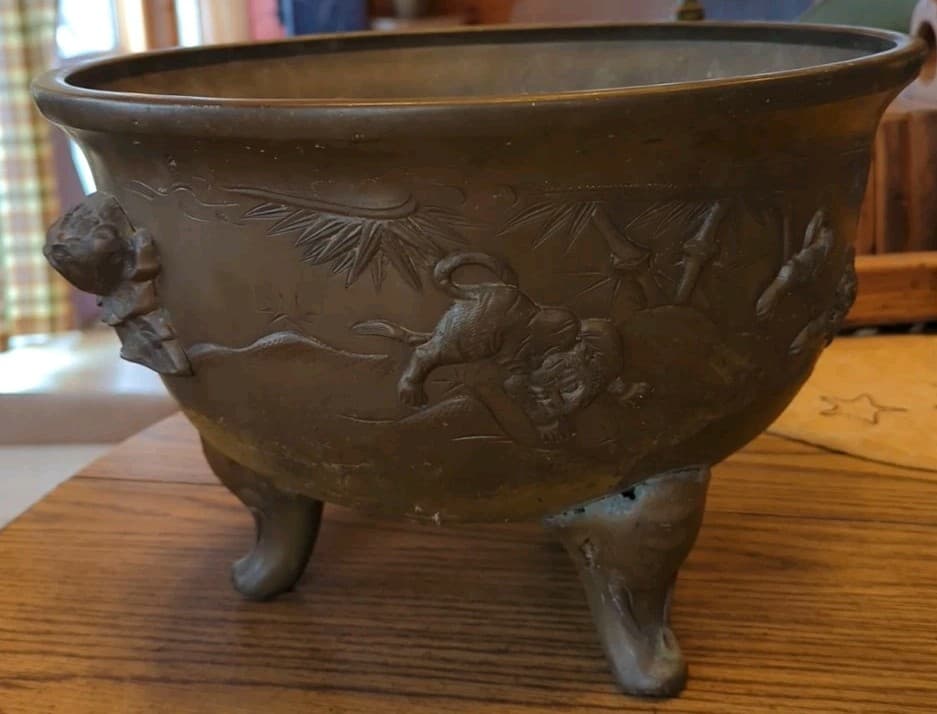 Japanese Late 19th Century Meiji Period Cast Bronze Planter Elephant Feet 4