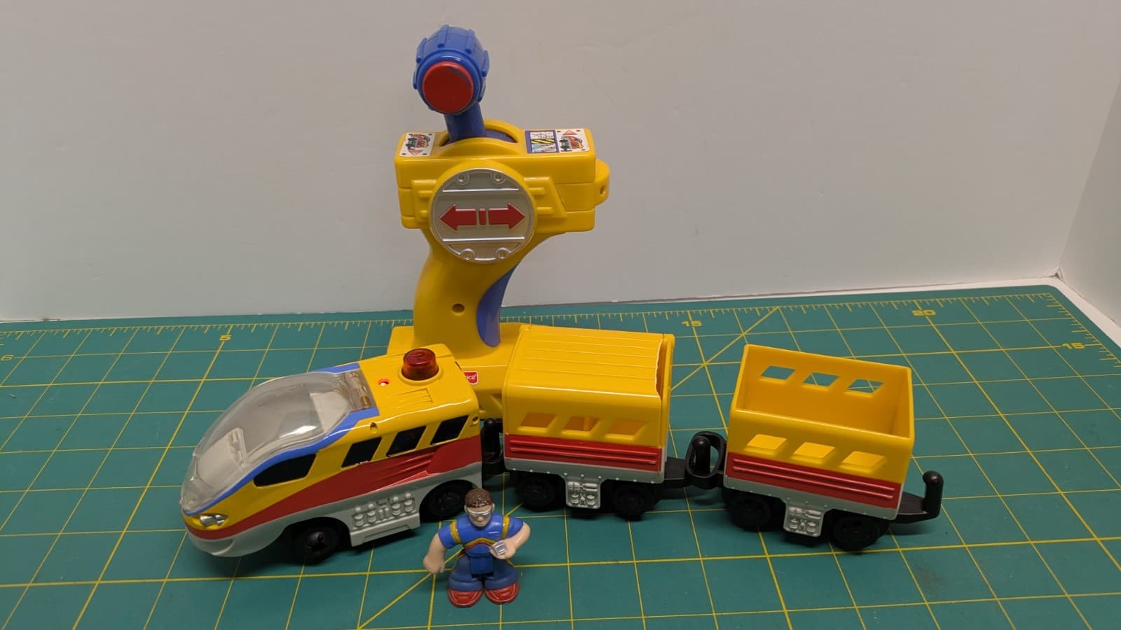 Fisher Price GeoTrax Grand Central Station Yellow Train Engine Remote & Figure