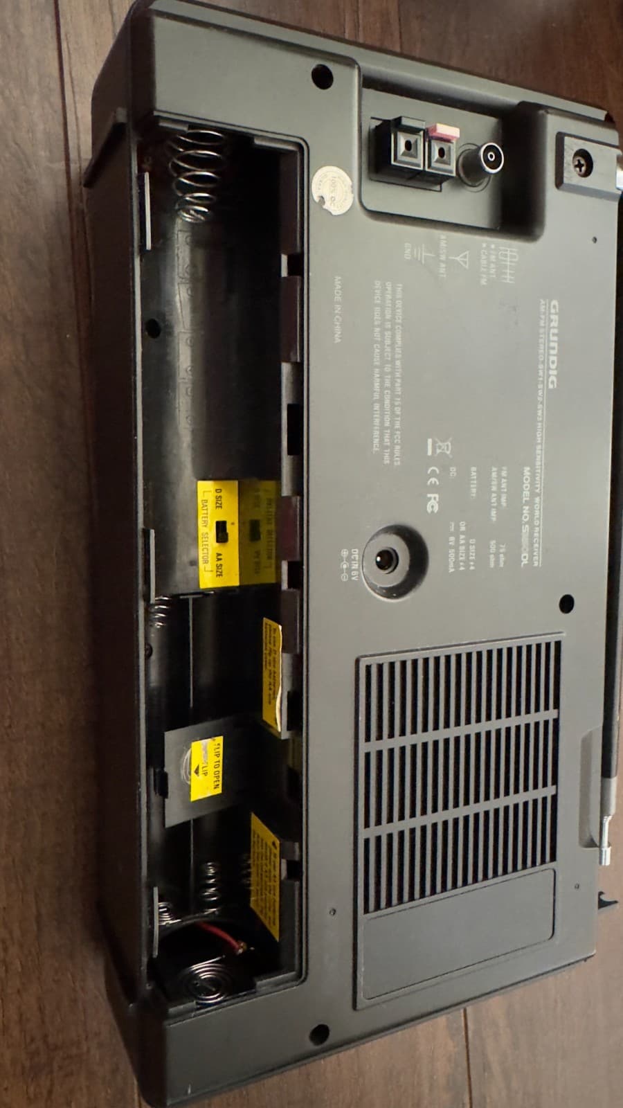 Grundig S350DL AM/FM/SW World Receiver – AS-IS / For Parts or Repair 3