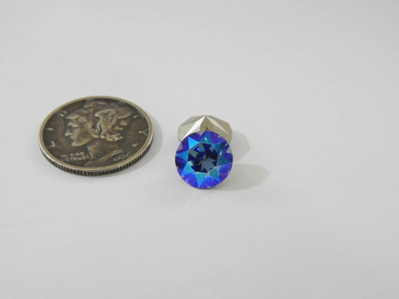 Light Sapphire Illumine F (39ss - 8mm) Swarovski 1088 XIRIUS Chaton Rhinestones 3