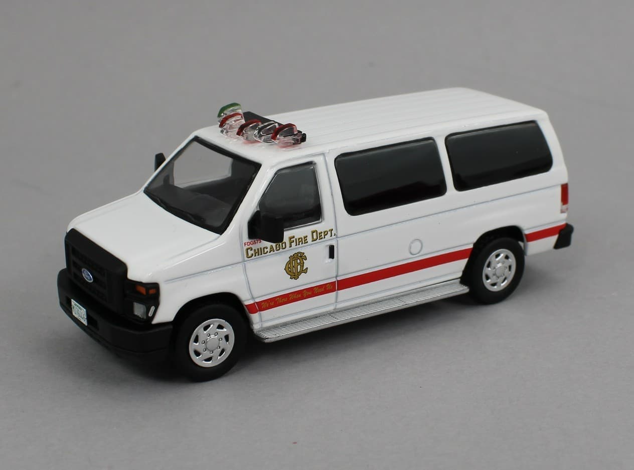 1:64 *596 DIECAST* Chicago, IL FIRE DEPTARTMENT Ford E350 E-Series Van *NIB* 2
