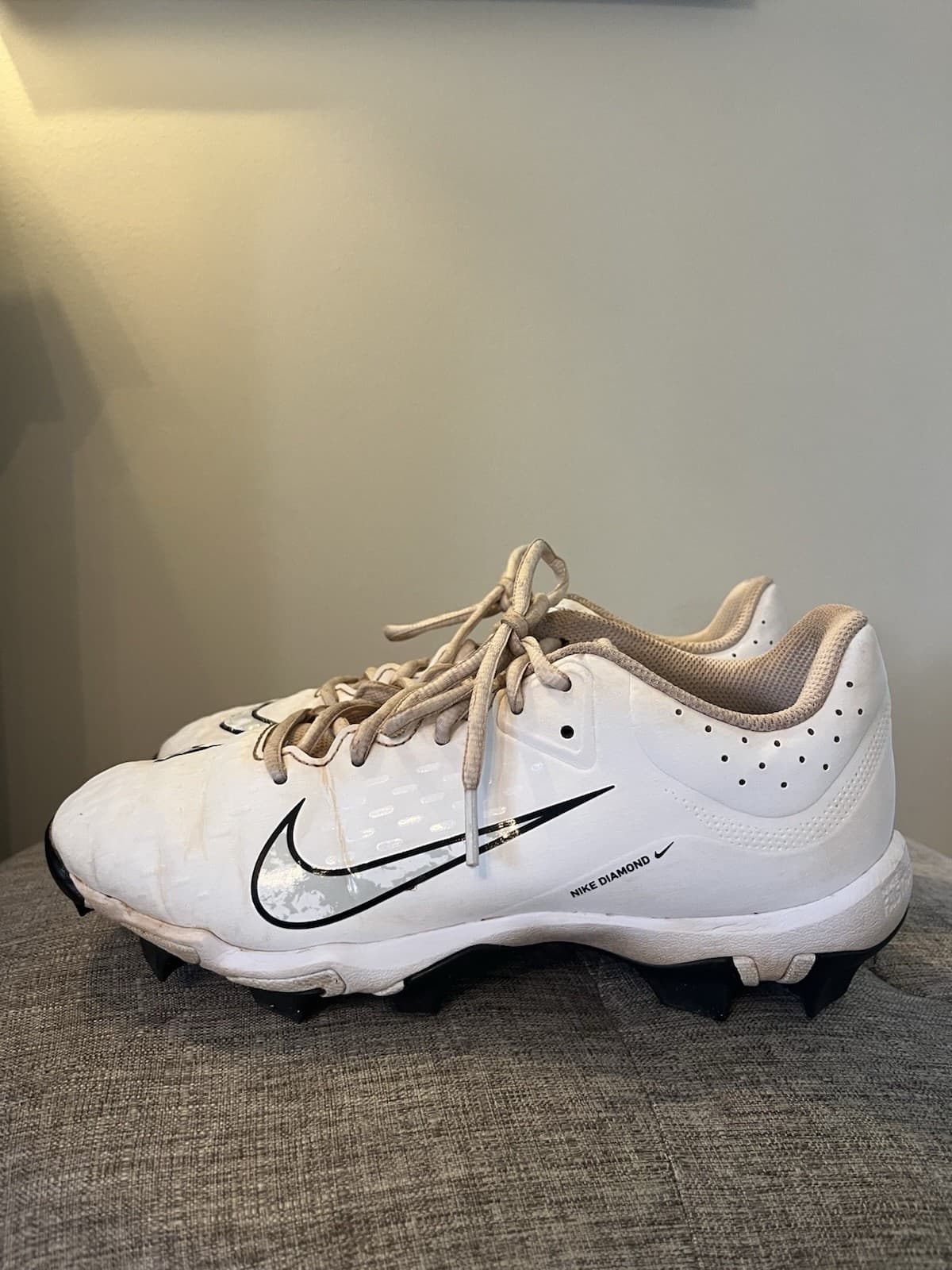 Women’s 7.5 Nike HyperDiamond 4 Softball Cleat White Black 6