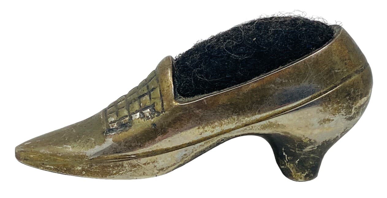 3-1/2” ANTIQUE METAL SHOE PIN CUSHION, TARNISH, AS IS 2
