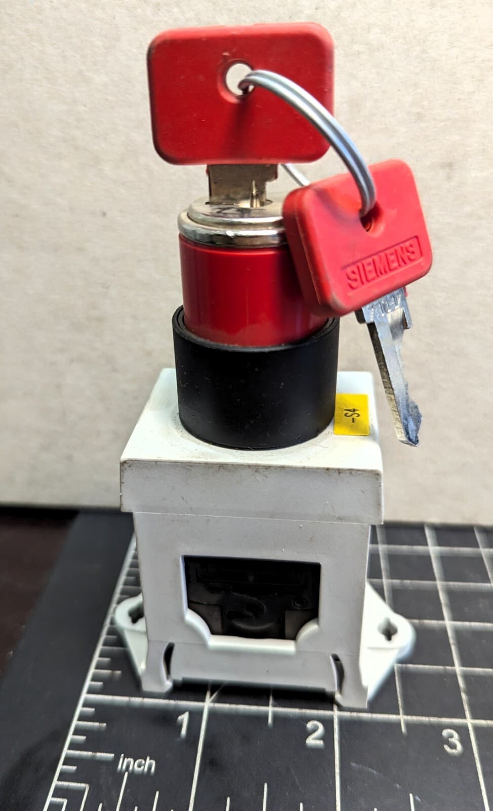 Siemens 22MM Key Switch Red Plastic Round Actuator Key-Operator NEW [A6B4] 3