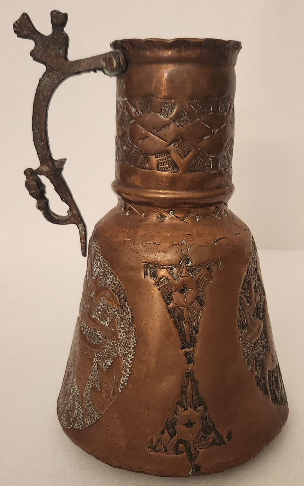 ANTIQUE MIDDLE EASTERN HAMMERED ETCHED ANIMAL COPPER COFFEE PITCHER 9.5"x7" 2